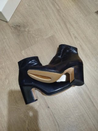 Botines de Piel Negros con Tacón
