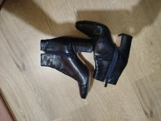 Botines de Piel Negros con Tacón
