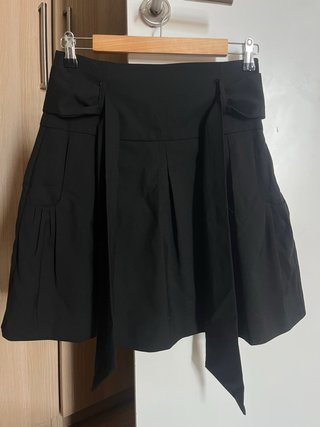 Falda midi negra con lazo