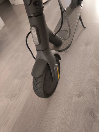 Patinete Eléctrico Xiaomi Mi Scooter Essential
