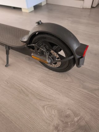 Patinete Eléctrico Xiaomi Mi Scooter Essential