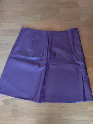 Falda de cuero morada mujer