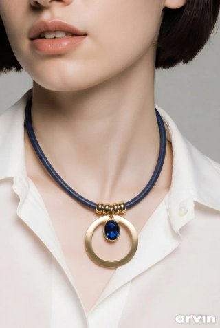 Collar Arvin Aro Azul con Granate