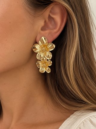 Pendientes largos flor dorada