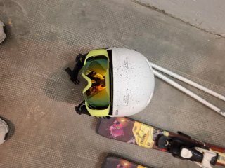 Esquís infantiles,botas,casco y bastones