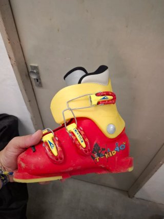 Esquís infantiles,botas,casco y bastones