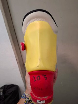 Esquís infantiles,botas,casco y bastones