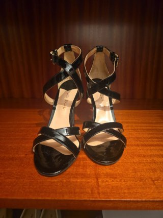 Sandalias de tacón negras