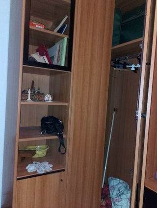 Armadio ad angolo in legno