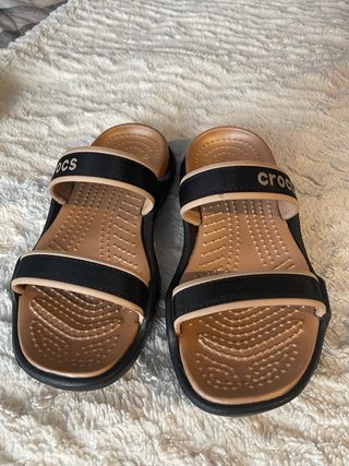 Sandalias Crocs Mujer Negro y Marrón