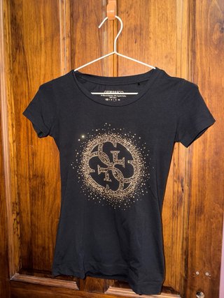Camiseta Guess con pedrería Talla XS
