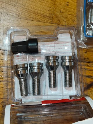 Tornillos Antirrobo para Ruedas