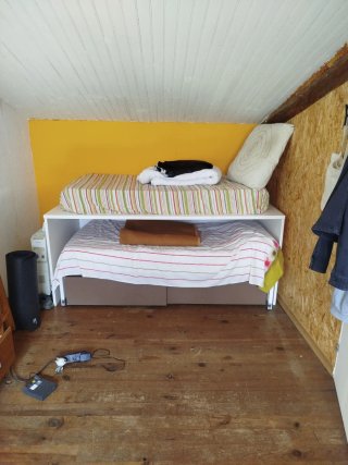 Dormitorio nido con dos camas