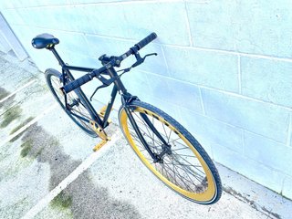 Bicicleta Fixie Negra y Amarilla