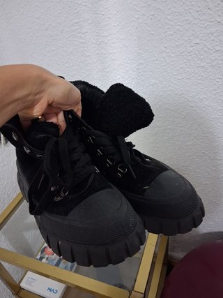 Botines Negros con Suela Track