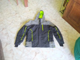 Chaqueta de esquí negra y gris