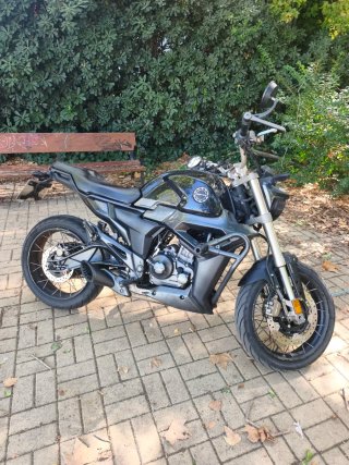 Moto Zontes 125 Naked Negra/Gris