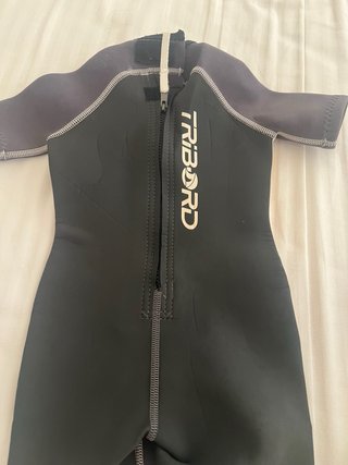 2 neoprenos niño y 4 gorros natación
