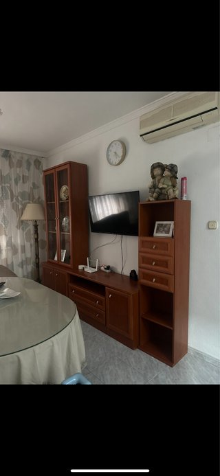 Mueble de salón madera y cristal