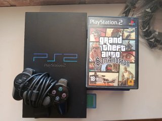 Consola PlayStation 2 con 2 mandos y juego