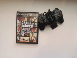 Consola PlayStation 2 con 2 mandos y juego