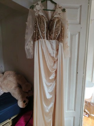 Vestido largo beige y dorado