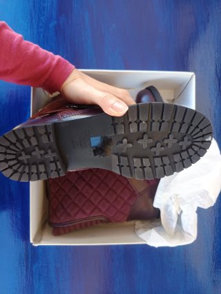 Botines Burdeos con Detalle Acolchado