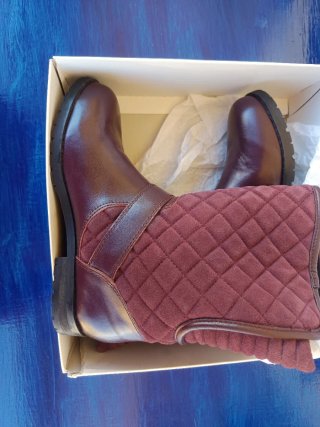 Botines Burdeos con Detalle Acolchado