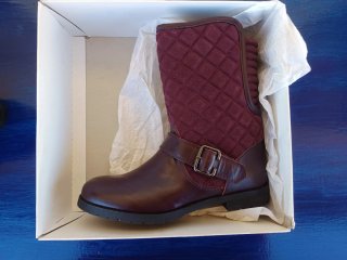 Botines Burdeos con Detalle Acolchado
