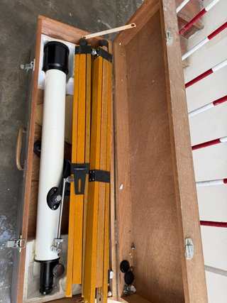 Telescopio con Trípode y estuche de madera