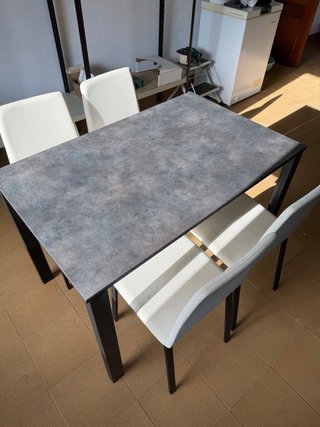 Mesa de Comedor con 4 Sillas