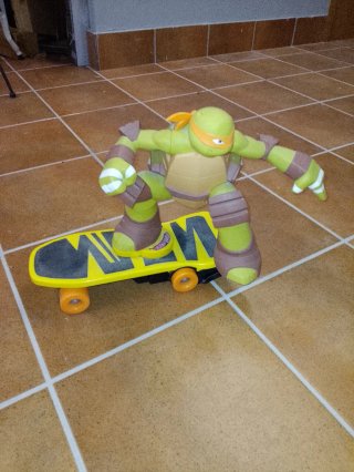 Figura Tortuga Ninja con Monopatín