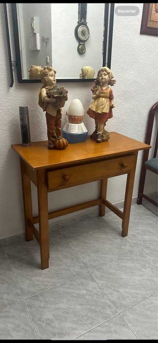 Mesa auxiliar de madera con cajón