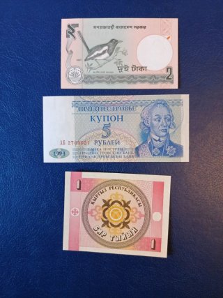Lote de 3 billetes extranjeros