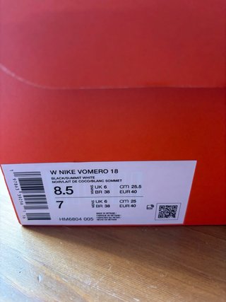 Nike Vomero 18 Talla 40