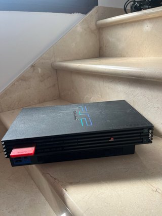 PlayStation 2 Negra, con dos mandos