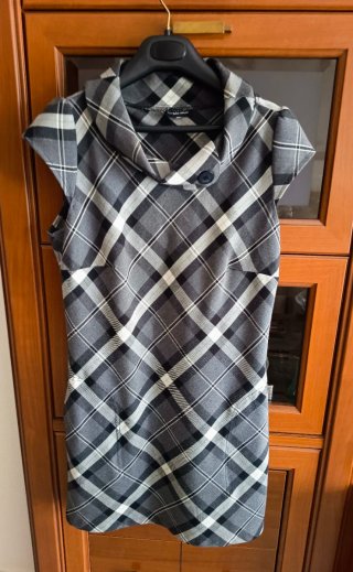 Vestido de cuadros gris y negro