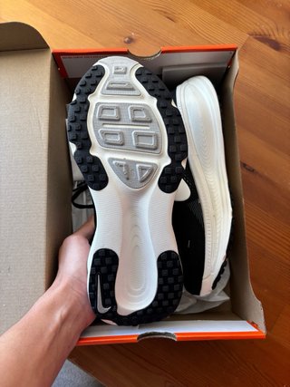 Nike Vomero 18 Talla 42