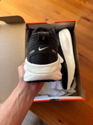 Nike Vomero 18 Talla 42