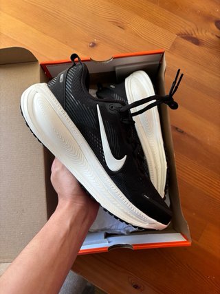 Nike Vomero 18 Talla 42