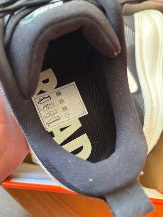 Nike Vomero 18 Talla 42