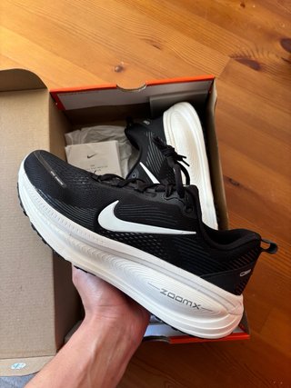 Nike Vomero 18 Talla 42