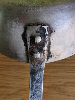 Cazo antiguo de hierro forjado artesanal