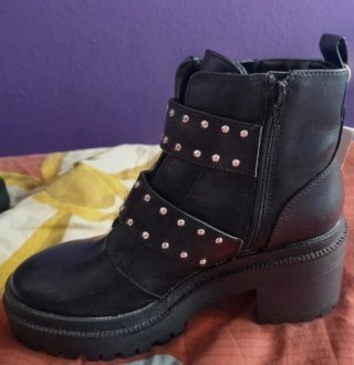 Botines negros tacón tachuelas y hebillas NUEVOS