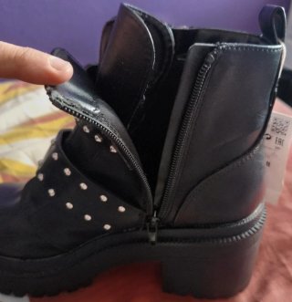 Botines negros tacón tachuelas y hebillas NUEVOS