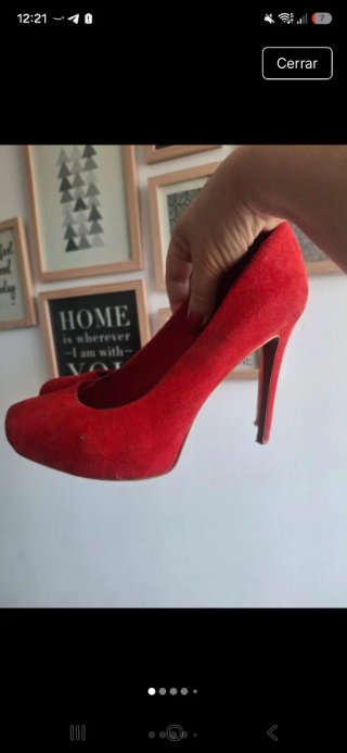 Zapatos de tacón rojos