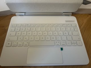 Funda con Teclado español para iPad Pro y Air.