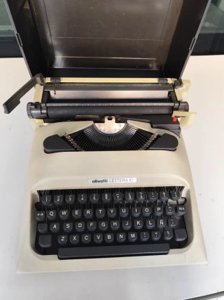Olivetti Lettera 10 Máquina de Escribir con maleta