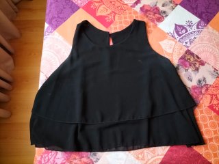 Blusa negra sin mangas