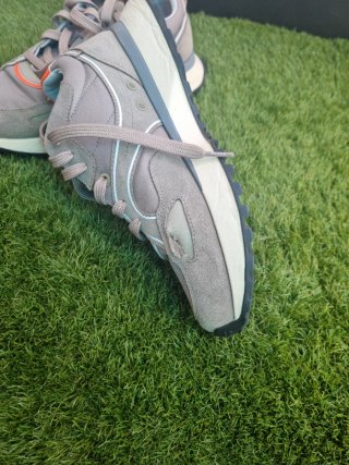 Zapatillas BOSS beige y naranja